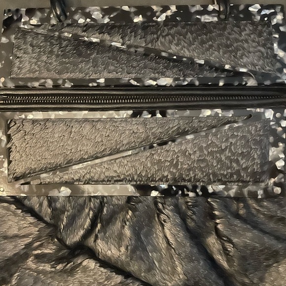 Authentic feathered vintage fendi bag - Picture 2 of 7